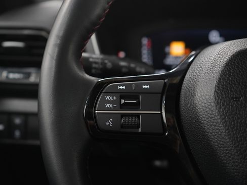 Used 2025 Honda Pilot Black Edition image 30