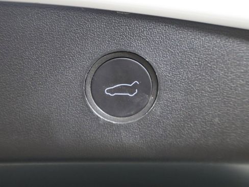 Used 2023 Tesla Model 3 Standard Range image 21