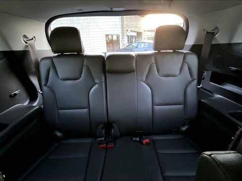 Certified 2022 Kia Telluride SX w/ Towing Package image 16