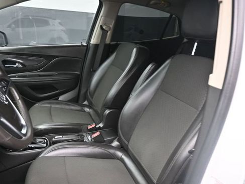 Used 2021 Buick Encore Preferred image 19