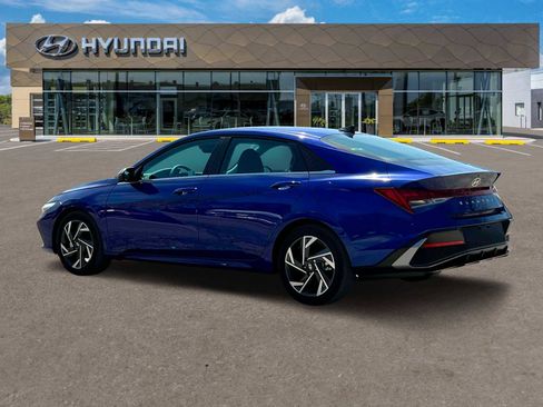 New 2025 Hyundai Elantra Limited image 4