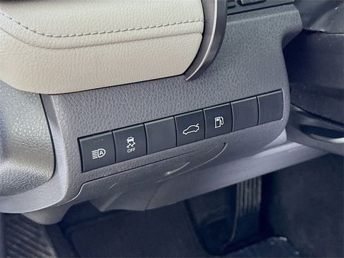 Used 2018 Toyota Camry XSE image 16