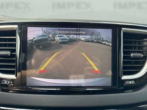 Used 2024 Chrysler Pacifica Touring-L FWD image 23