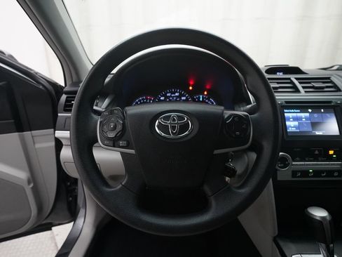 Used 2014 Toyota Camry LE FWD image 4