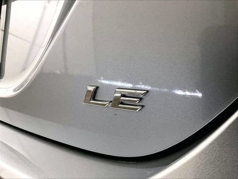 Used 2019 Toyota Camry LE w/ Convenience Package FWD image 13