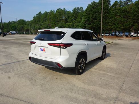 Used 2023 Toyota Highlander XLE FWD image 26