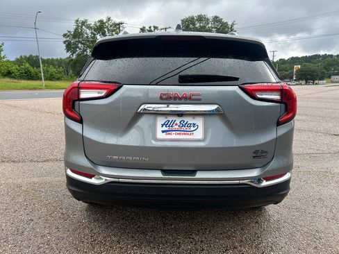 Used 2024 GMC Terrain SLT FWD image 8
