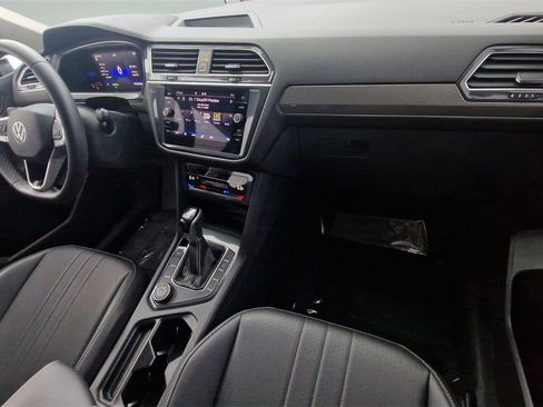 Used 2023 Volkswagen Tiguan SE image 31