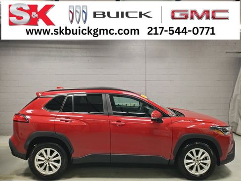 Used 2022 Toyota Corolla Cross LE image 1