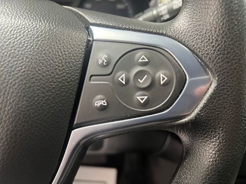 Used 2022 Chevrolet Traverse LS image 14