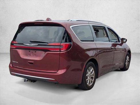Used 2021 Chrysler Pacifica Touring-L FWD image 5