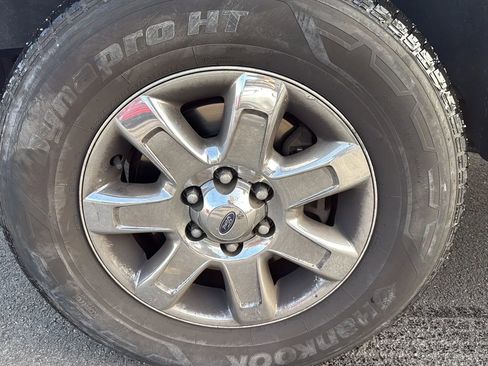Used 2014 Ford F150 XLT w/ Equipment Group 302A Luxury AWD/4WD image 9