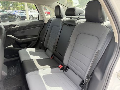 New 2026 Volkswagen Jetta SE FWD image 18