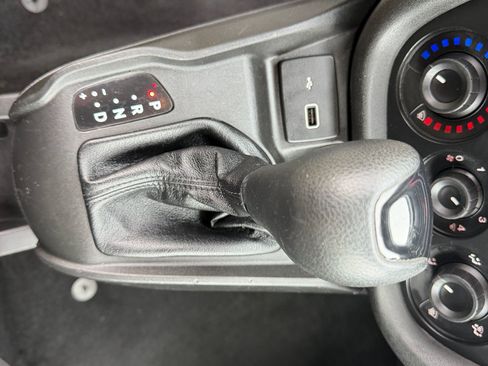 Used 2021 RAM ProMaster City Tradesman FWD image 23