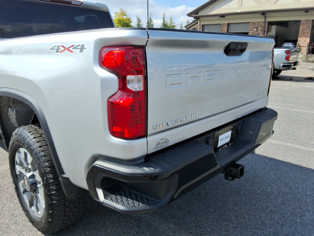 Certified 2022 Chevrolet Silverado 2500 Custom w/ Custom Value Package AWD/4WD image 14