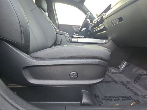 Used 2025 Mercedes-Benz GLB 250 image 17