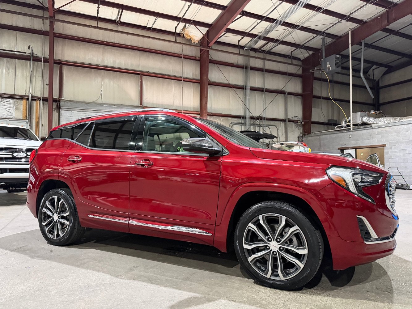 Used 2018 GMC Terrain Denali w/ Comfort Package FWD image 3