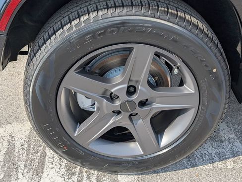 New 2026 Land Rover Defender 110 X-Dynamic SE image 31