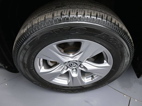 Used 2022 Toyota RAV4 LE AWD/4WD image 14