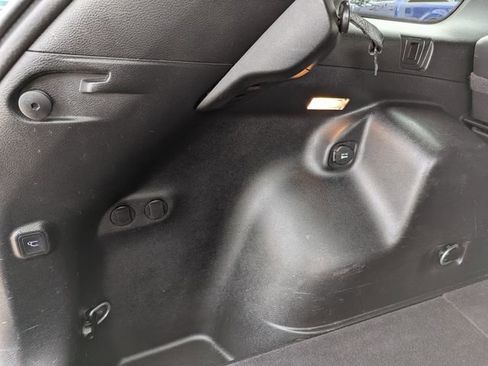 Used 2019 Jeep Cherokee Limited AWD/4WD image 17