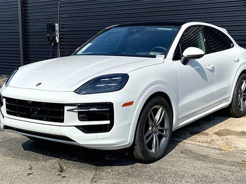 New 2025 Porsche Cayenne Coupe image 1
