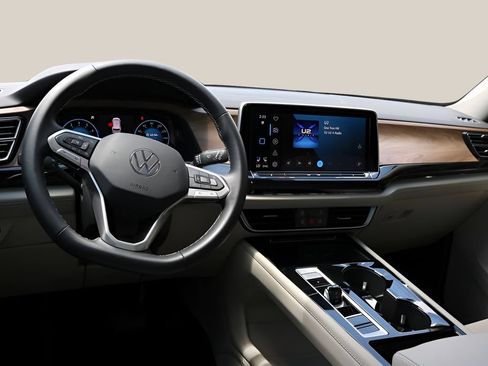 Used 2024 Volkswagen Atlas SE FWD image 16