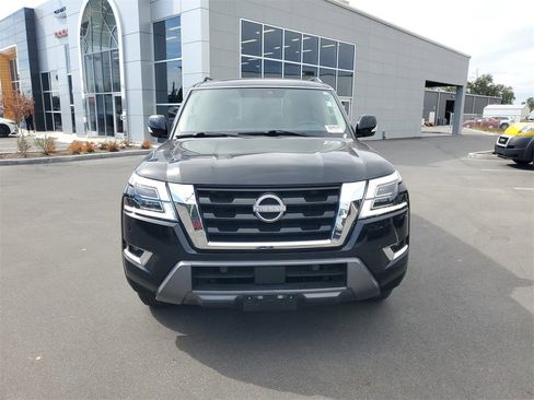 Used 2023 Nissan Armada SV image 5