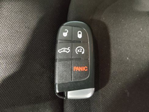 Used 2020 Jeep Renegade Latitude FWD image 32