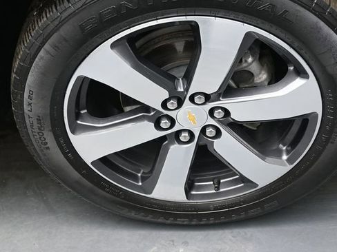 Used 2023 Chevrolet Traverse LT w/ LT Premium Package image 32