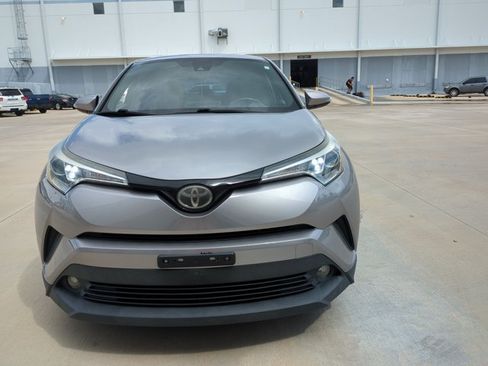 Used 2018 Toyota C-HR XLE FWD image 2