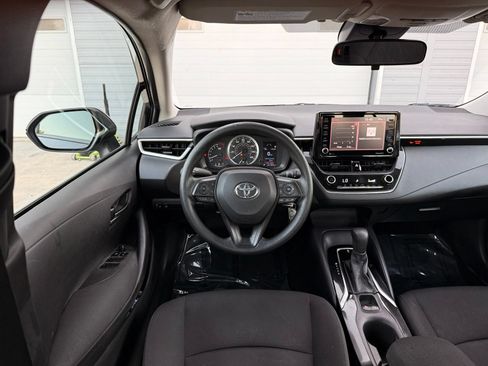 Used 2022 Toyota Corolla LE FWD image 25