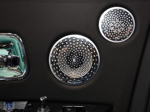 Used 2022 Rolls-Royce Phantom Sedan RWD image 43