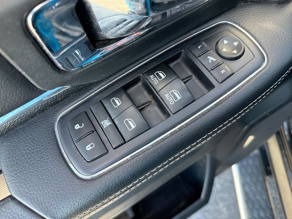 Used 2017 RAM 1500 Laramie w/ Convenience Group AWD/4WD image 13