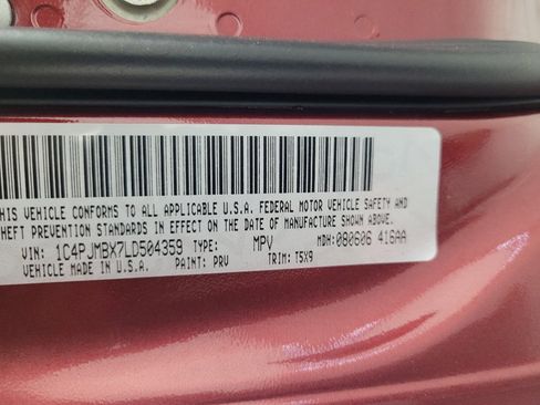 Used 2020 Jeep Cherokee Trailhawk AWD/4WD image 33