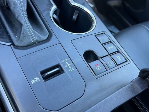 Used 2023 Toyota Highlander XLE image 28