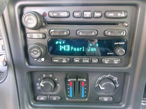 Used 2003 Chevrolet Avalanche 4x4 w/ Suspension Package, Off-Road image 34