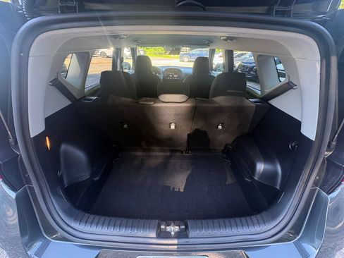 Used 2025 Kia Soul LX w/ LX Technology Package FWD image 28