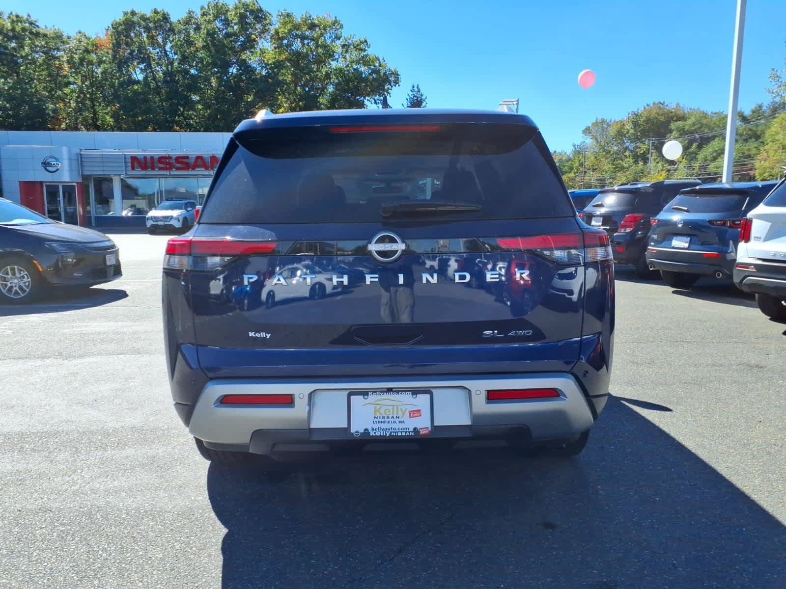 Used 2025 Nissan Pathfinder SL AWD/4WD image 6