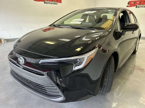 Used 2026 Toyota Corolla LE w/ LE Premium Package FWD image 7