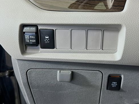 Used 2020 Toyota Sienna XLE image 16