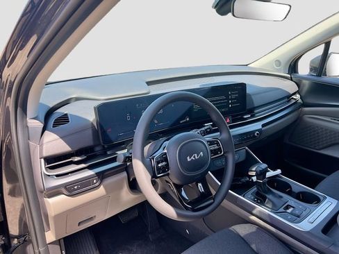 New 2026 Kia Carnival LX FWD image 9