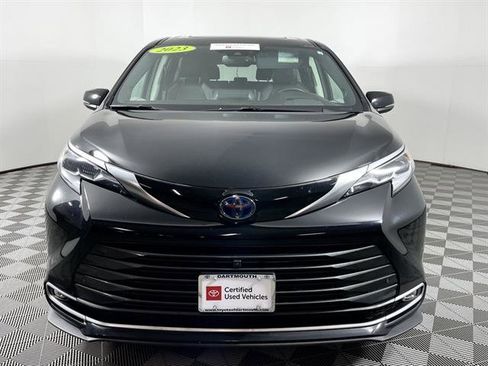 Certified 2023 Toyota Sienna Platinum image 3