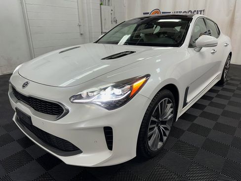 Used 2018 Kia Stinger Premium AWD/4WD image 4