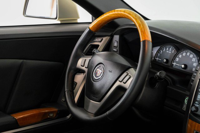 Used 2006 Cadillac XLR RWD image 16