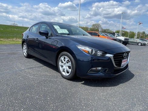 Used 2018 MAZDA MAZDA3 Sport FWD image 2