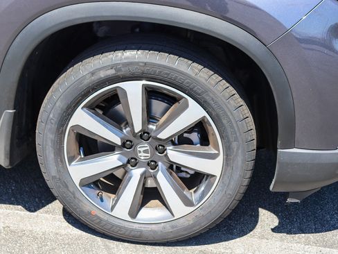 Used 2025 Honda Pilot Touring image 7