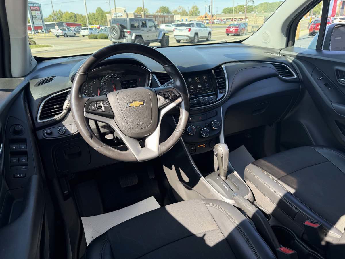 Used 2019 Chevrolet Trax LT w/ LT Convenience Package AWD/4WD image 12