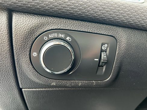 Used 2018 Chevrolet Cruze LS image 29