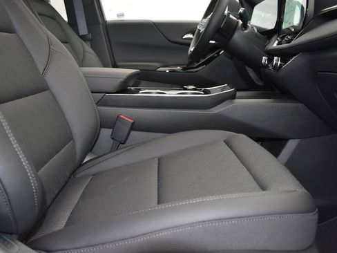 New 2026 Chevrolet Equinox LT w/ Convenience Package II image 25