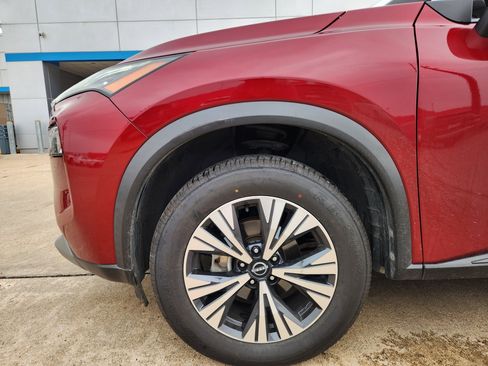 Used 2023 Nissan Rogue SV image 8